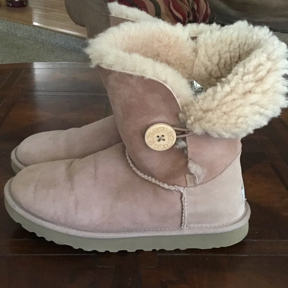 Ugg Bailey Button - image 1